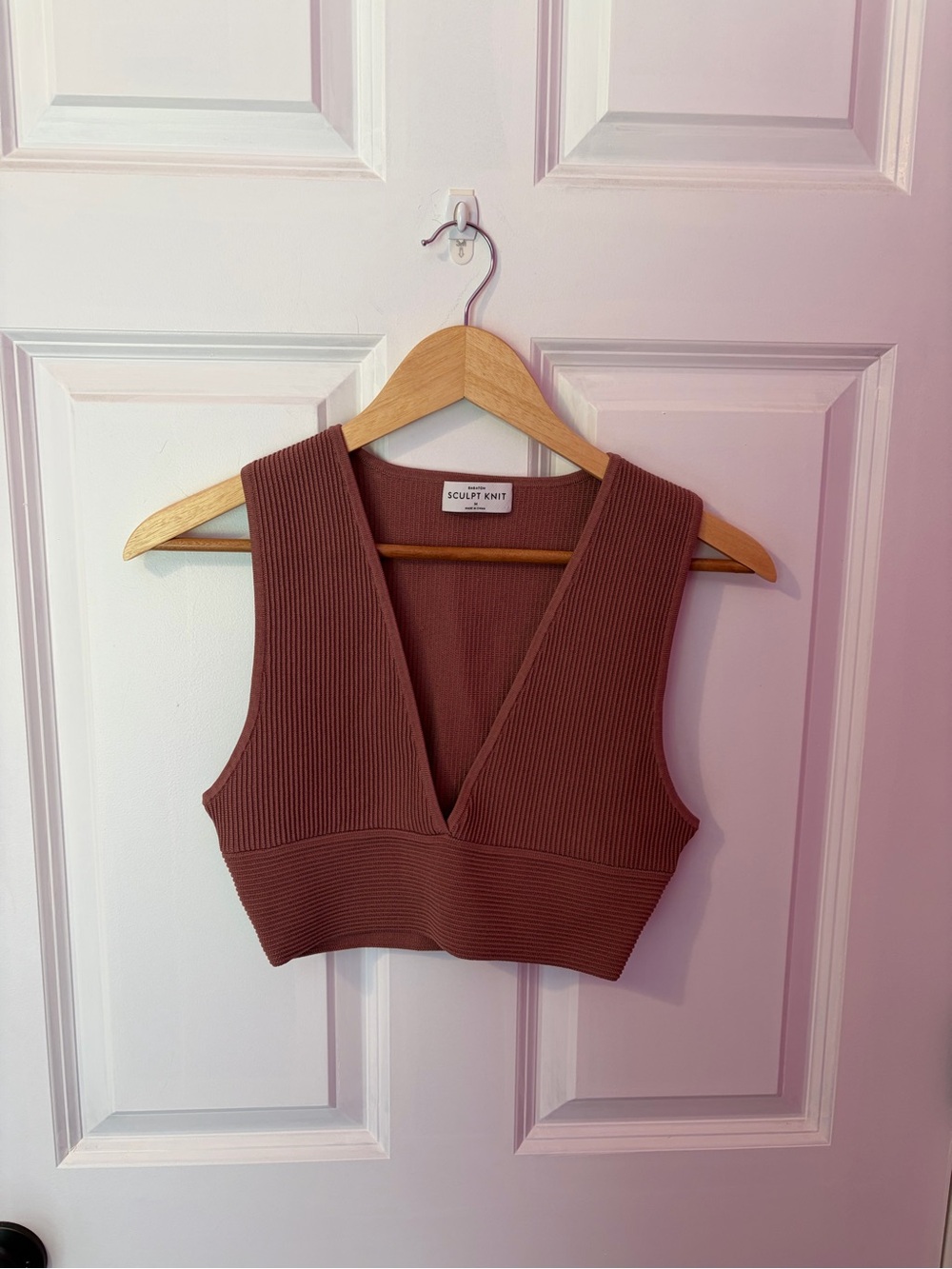 Aritzia Sculpt Knit Ribbed V‑Neck Crop Top — Mauve Brown
